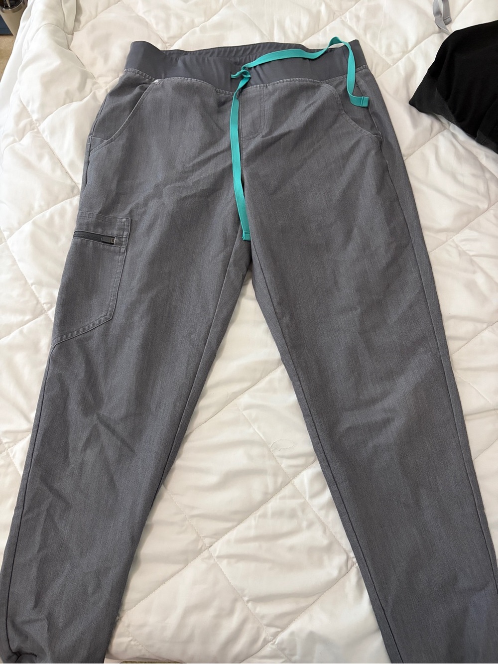 FIGS Women’s Zamora Gray Jogger Pants with Teal Drawstring